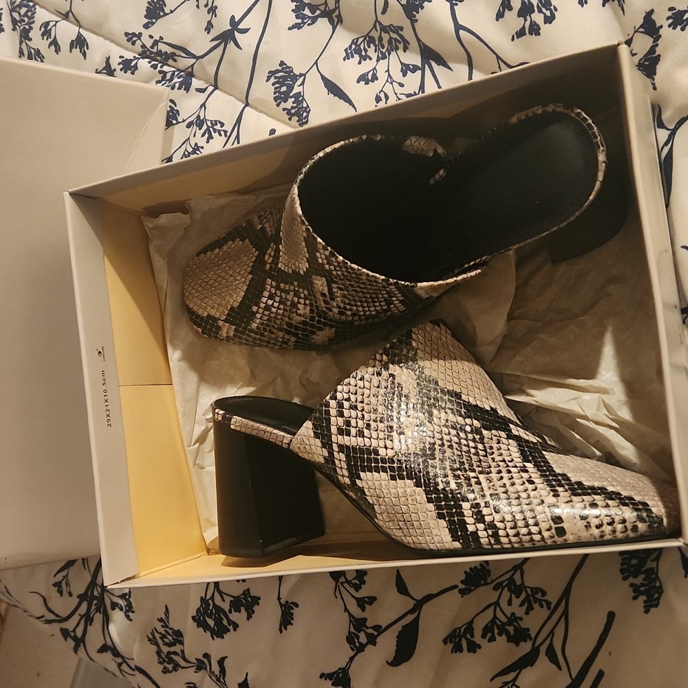 Marc fisher leather snake print mules size 9